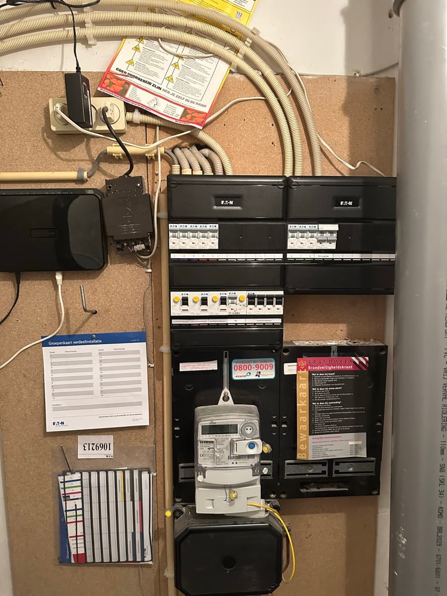 Afgeronde groepenkast-installatie